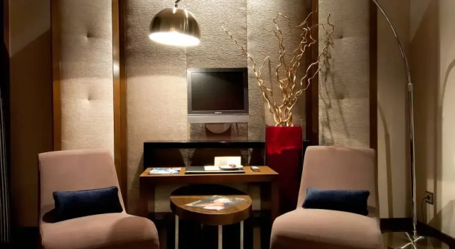 Полулюкс Отель Vincci Soho