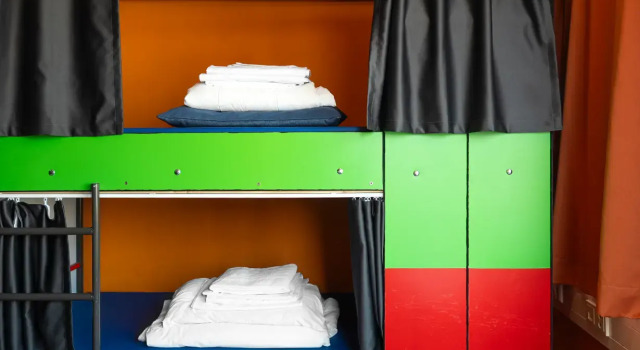 Кровать в общем номере Amsterdam Teleport Hotel