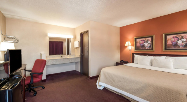 Двухместный номер Smoking Days Inn by Wyndham Pittsburgh-Harmarville