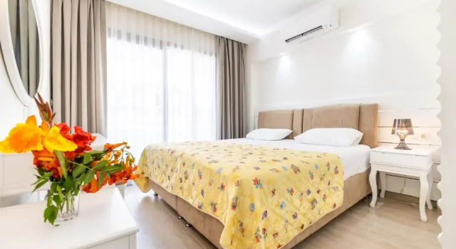 Двухместный люкс с балконом Princess Kinli Suites Hotel