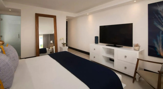 Шестиместный люкс с 3 комнатами с балконом и с видом на океан The Ocean Club, a Luxury Collection Resort, Costa Norte
