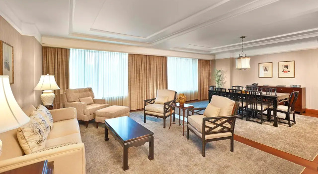 Четырёхместный люкс Premier Hyatt Regency Calgary