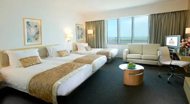 Трёхместный номер Семейный Regal Airport Hotel