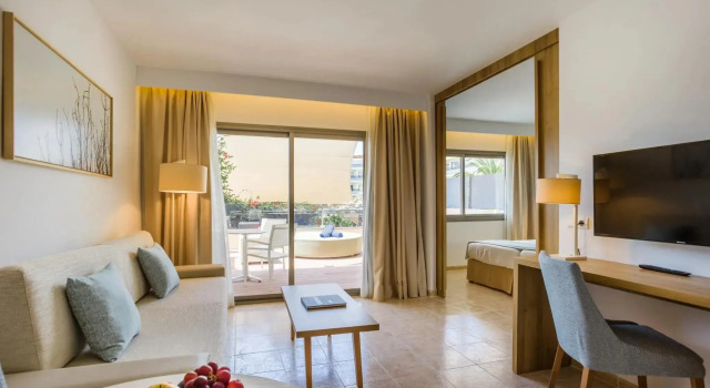 Двухместный люкс Royal c 1 комнатой Zafiro Palmanova