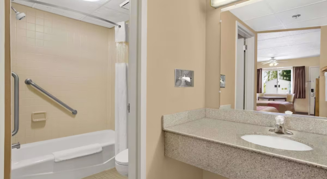 Двухместный номер Efficiency Days Inn by Wyndham Harrisburg North