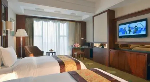 Четырёхместный семейный люкс Huilihua Hotel