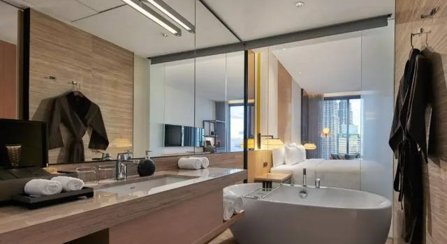 Двухместный номер клубный Deluxe EQ Kuala Lumpur