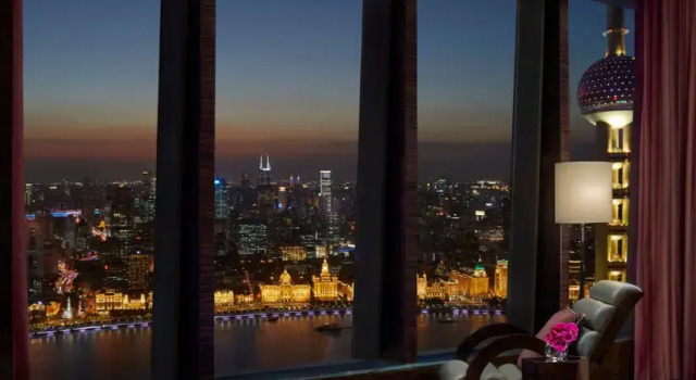 Двухместный люкс Club Lounge Access (только для двух человек) Chairman The Bund River View The Ritz-Carlton Shanghai, Pudong