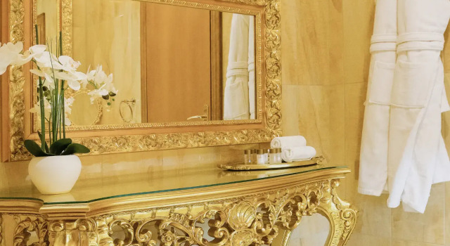 Двухместный люкс King Louis XVI VIP Floor Отель Prezident Palace Belgrade