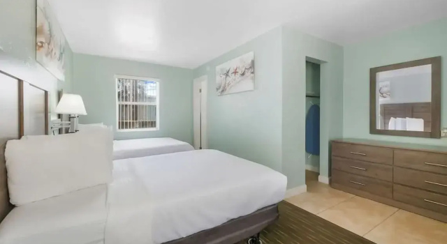 Номер Traditional с видом на внутренний двор Ocean Court Beachfront Hotel