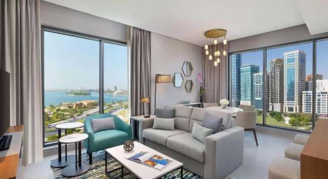 Апартаменты Corner с 2 комнатами DoubleTree by Hilton Sharjah Waterfront Hotel And Residences