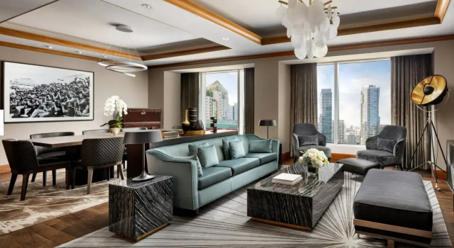 Двухместный люкс Wellington Club Level The Ritz-Carlton, Toronto