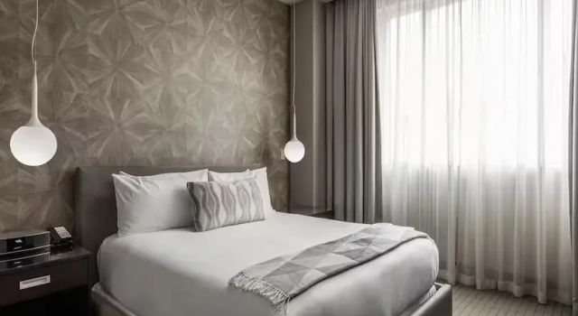 Suite Contemporary Conrad Indianapolis