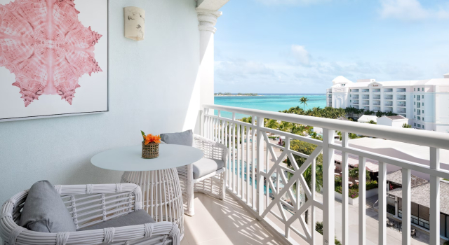 Двухместный люкс (West bay) клубный уровень Пентхаус с видом на океан Sandals Royal Bahamian All Inclusive Resort 