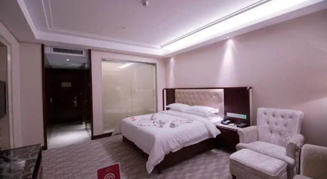 Двухместный номер Standard Ramada Shenzhen Baoan