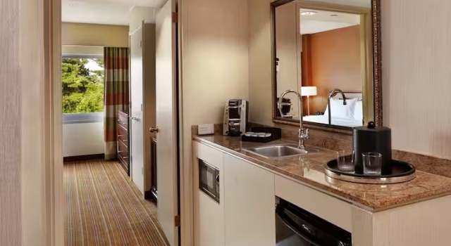 Двухместный люкс Hearing Accessible с 2 комнатами Embassy Suites Parsippany