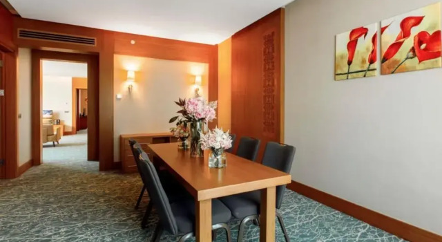 Люкс с 2 комнатами Отель Holiday Inn Baku