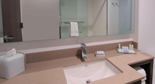 Люкс с балконом и с видом на бухту SpringHill Suites by Marriott Navarre Oceanfront