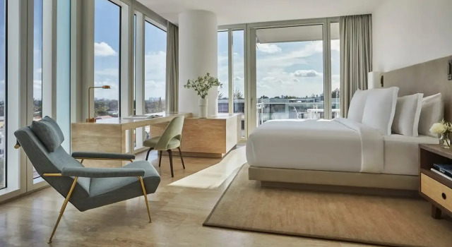 Двухместный люкс c 1 комнатой Bay View Four Seasons Hotel at The Surf Club