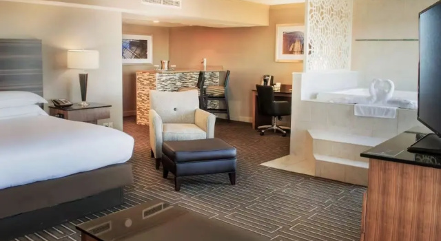 Двухместный люкс c 1 комнатой Hilton Charlotte University Place