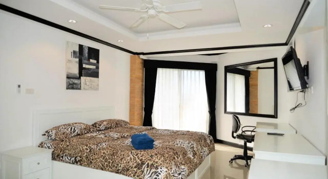2 Bedroom Corner Apartment Jomtien Beach Condominium Pattaya