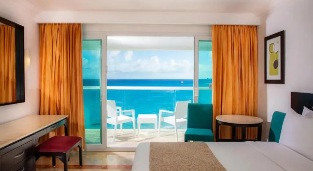 Четырёхместный номер Deluxe с видом на океан Krystal Cancun