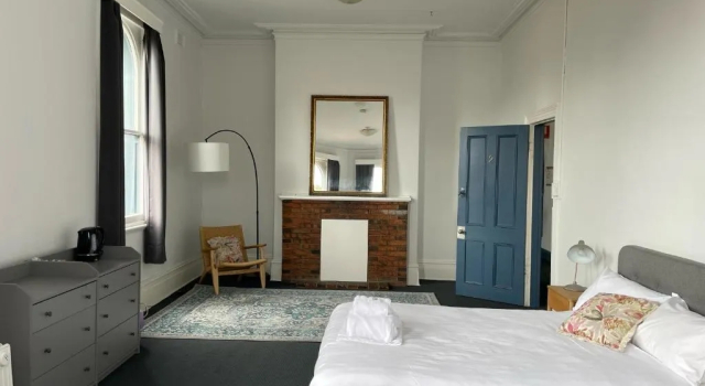 Четырёхместный номер College Lawn Hotel