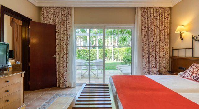 Четырёхместный люкс Senior Hotel Cordial Mogán Playa