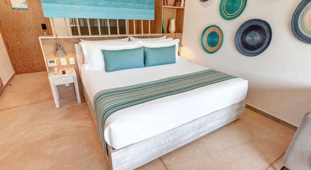 Двухместный полулюкс Deluxe Swim Out Mystique Holbox by Royalton, A Tribute Portfolio Resort