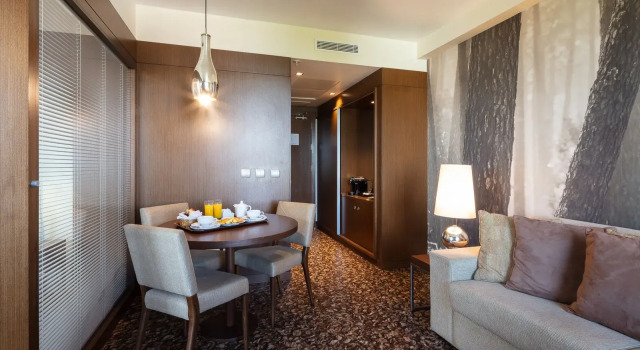Двухместный люкс NEYA Lisboa Hotel