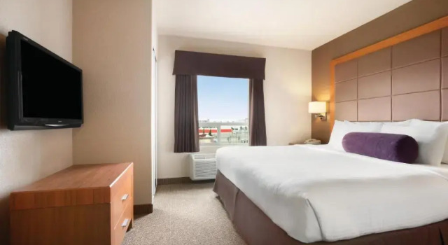 Люкс c 1 комнатой Prairie Crest Calgary Airport by IHG