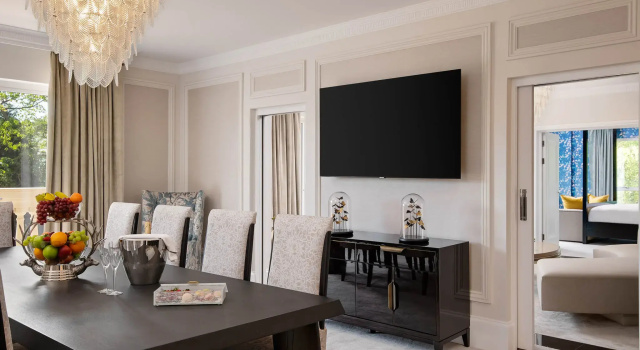 Четырёхместный люкс Signature Royal Fairmont Windsor Park