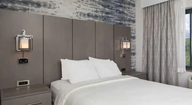 Двухместный Accessible  люкс Premium Embassy Suites by Hilton Portland Maine