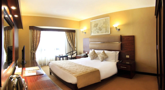 Люкс с 3 комнатами Отель Pyramisa Suites Hotel Cairo