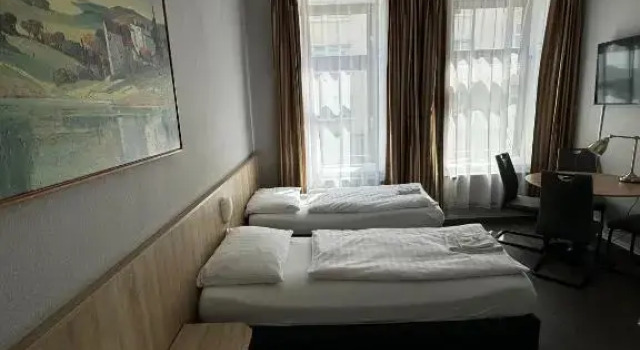 Четырёхместный номер Hotel Kieler Hof - Hamburg Central Station