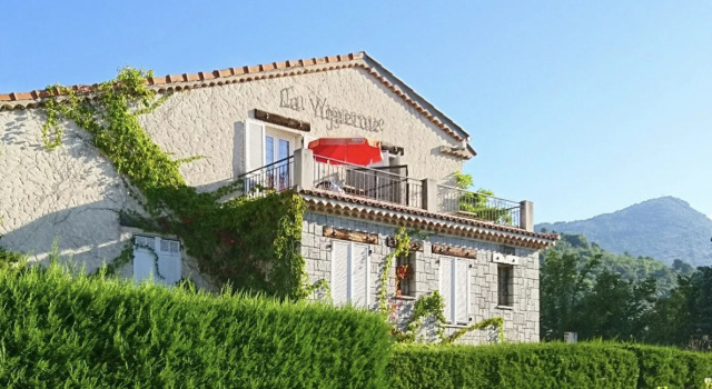 Hôtel La Vigneraie, Đặt Khách sạn Levens Alpes-Maritimes