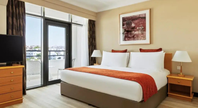 Двухместный люкс Living Dining Area c 1 комнатой Crowne Plaza Muscat by IHG