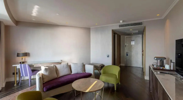 Двухместный люкс с балконом и с видом на море Radisson Blu Hotel Istanbul Ottomare