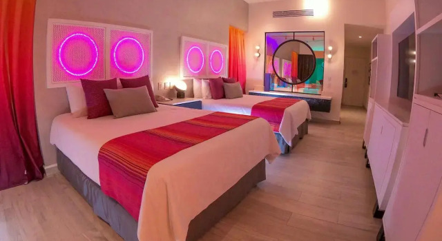 Четырёхместный люкс Mantamar Backstage Almar LGBT Luxury Resort