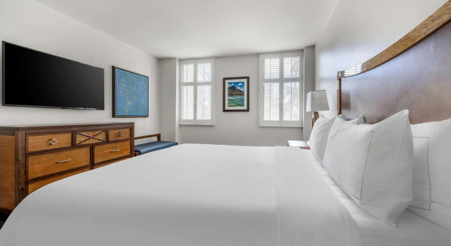 Четырёхместный Lagoon Suite Standard View с 2 комнатами Hilton Grand Vacations Club at Hilton Hawaiian Village