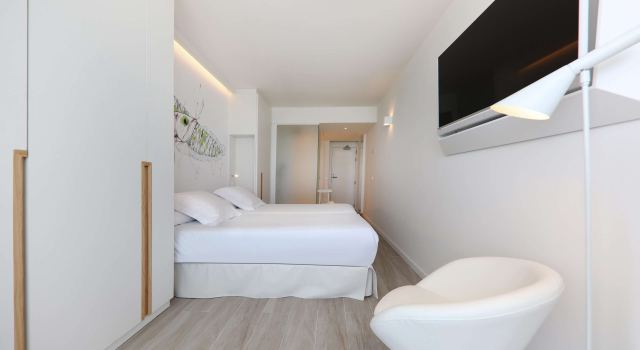 Двухместный номер Premium Terrace с видом на бассейн Iberostar Waves Bahía de Palma