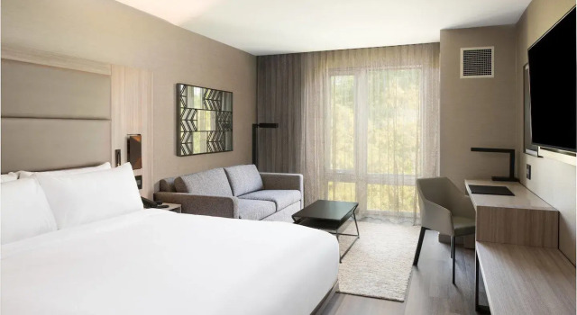 Номер Standard AC Hotel by Marriott Boston Cleveland Circle