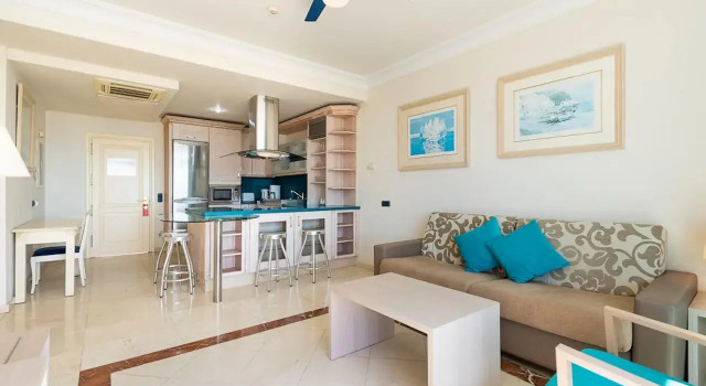 Четырёхместный люкс с джакузи с 2 комнатами Holiday Club Playa Amadores