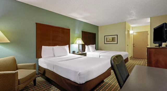 Четырёхместный номер Standard La Quinta Inn by Wyndham Columbia SE Fort Jackson