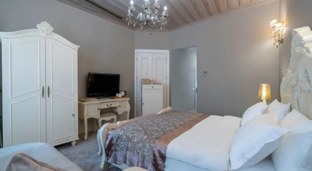 Семейный люкс Elegance East Hotel