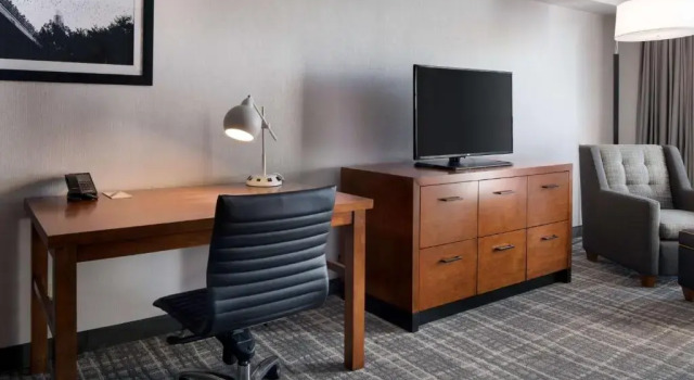 Двухместный люкс с 2 комнатами Embassy Suites by Hilton Austin Central