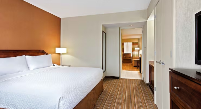 Двухместный люкс Mobility Accessible Premium с 2 комнатами Embassy Suites Parsippany