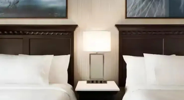 Четырёхместный люкс с 2 комнатами Embassy Suites by Hilton Monterey Bay Seaside
