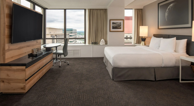 Двухместный люкс с 2 комнатами Hilton Portland Downtown