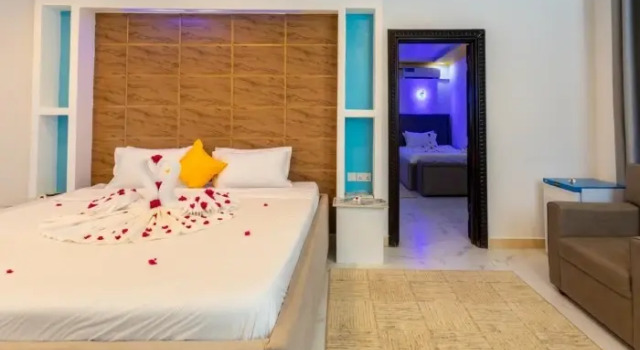 Четырёхместный семейный люкс с балконом Canary Golden Hotel